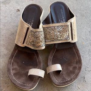 Donald J Pliner slip on